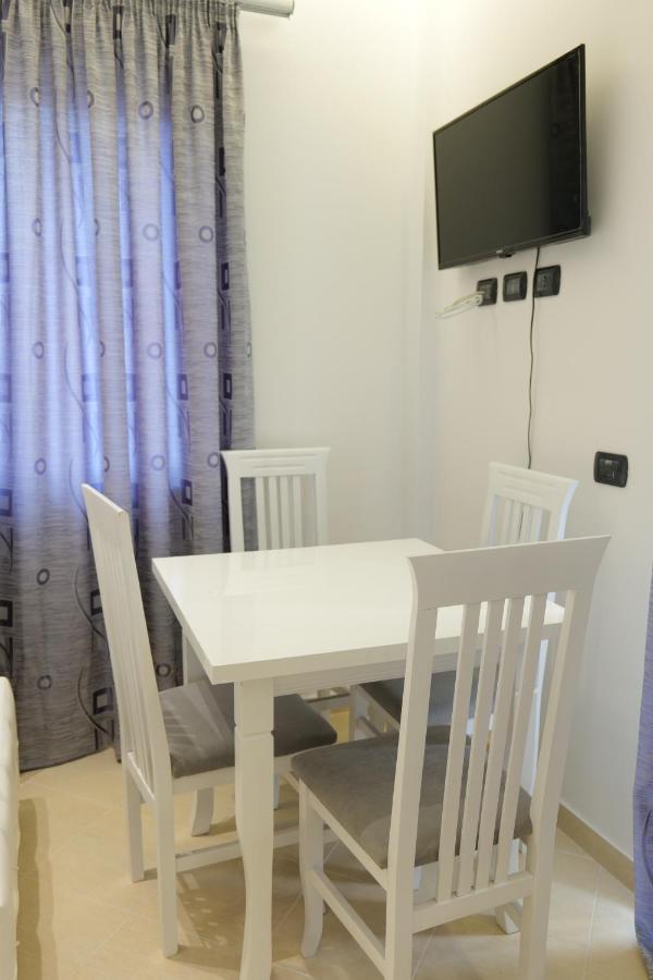 Hotel Dior Sarandë 외부 사진